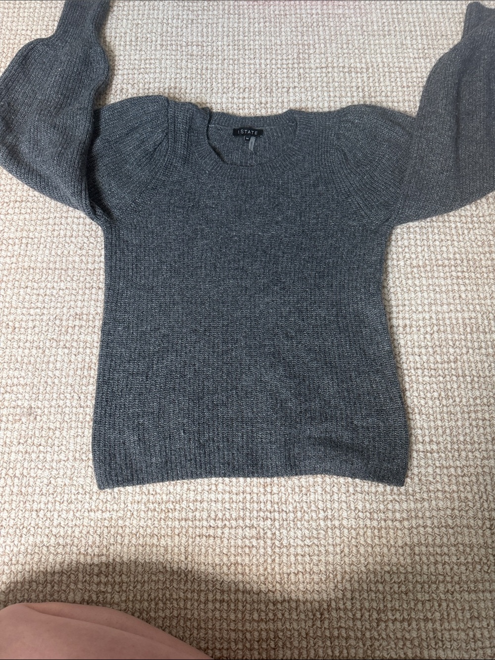 Women’s 1.STATE grey knitted sweater, with small puffy shoulder!!!